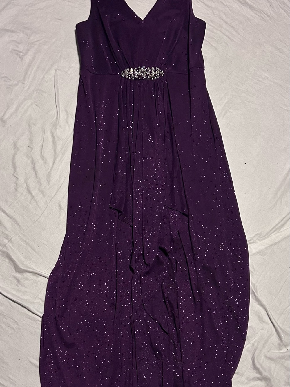 Jessica Howard Elegant Purple V-Neck Evening Dress with Embellished Waist
